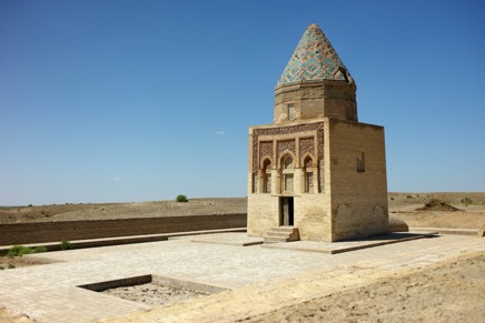 Arsalan Mausoleum Kone Urgensch 29-05-12 No  1.jpg