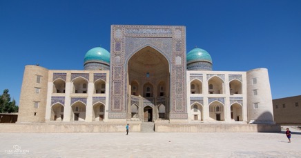 Mir-i-Arab Medrese in Bukhara 01-06-12 No 2.jpg