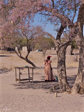 Herero Frau in Nambia Sep 2011 No 4.jpg